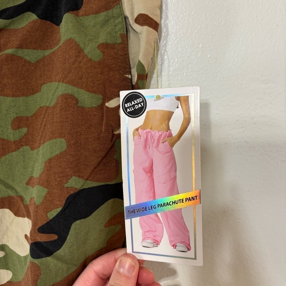 Tinseltown Camo Print High Rise Wide Leg Parachute Cargo Pants Size M NEW - Picture 2 of 6